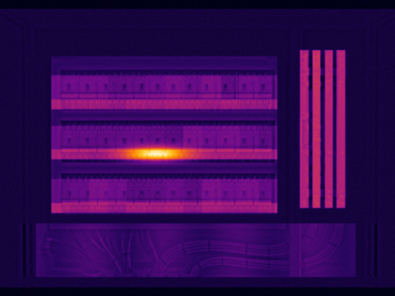 Termograma del tablero a 640 × 480, con una conexión de la fila central muy por encima de sus equivalentes